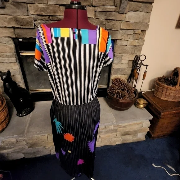80s Striped Italian Dress - Picture 4 of 8
